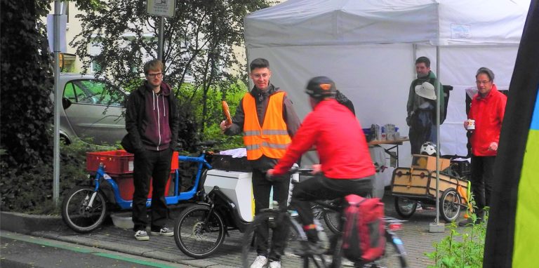Frühstückssnacks hat es am Dienstagmorgen (24.5.) auf dem Radschnellweg gegeben.