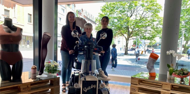 In dem neuen Geschäft an der Münsterstraße kümmern sich Patrycja Potthoff (links) und ihr Team um die gesundheitlichen Anliegen ihrer Kundinnen und Kunden.