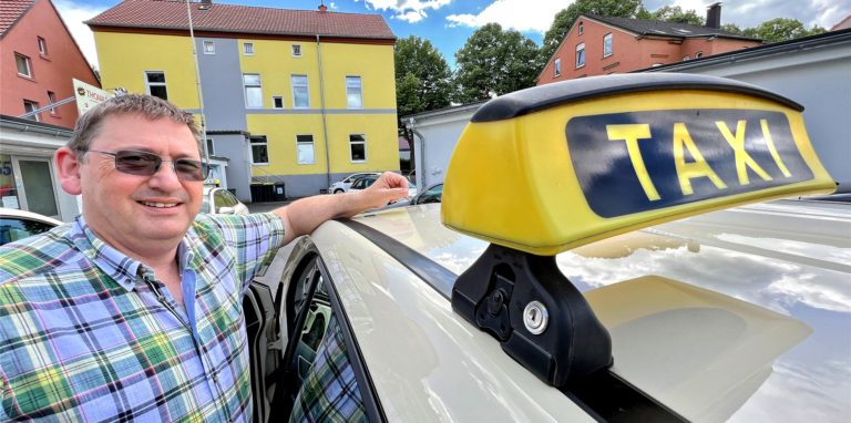 Thomas Posala (57) von „Taxi Thomas“ in Unna hat beim Kreis Unna eine Erhöhung der Taxitarife beantragt.