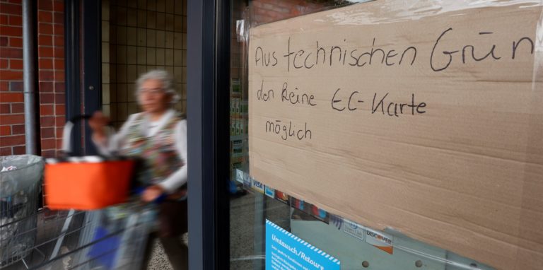 Bei Aldi an der Lünener Straße können Kunden derzeit nicht mit EC-Karte bezahlen.