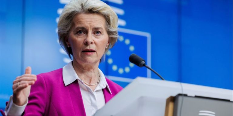 EU-Kommissionspräsidentin Ursula von der Leyen spricht nach dem Ukraine-Gipfel in Brüssel mit Medienvertretern.