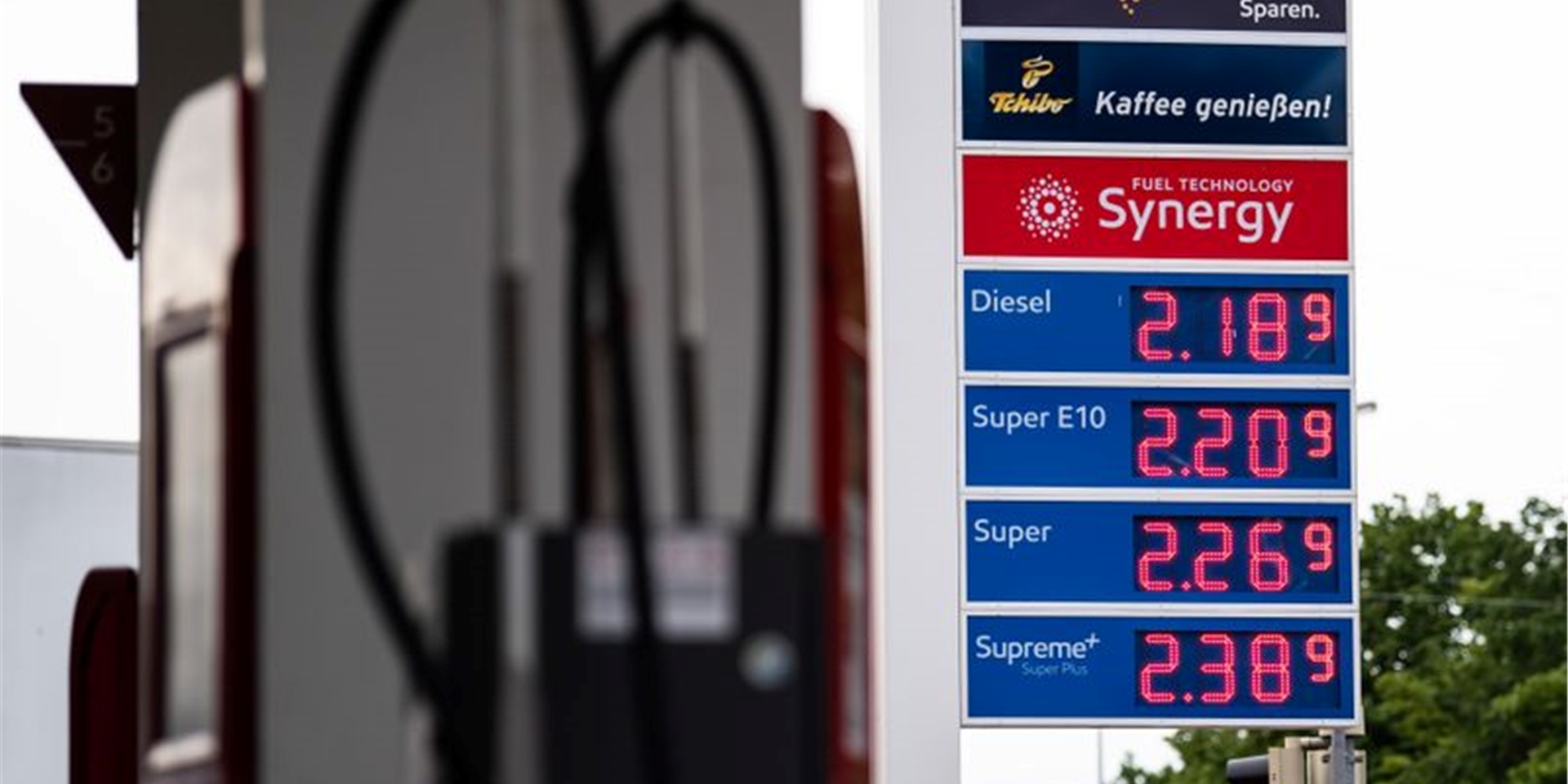 Die Spritpreise an einer Tankstelle in Bremen.