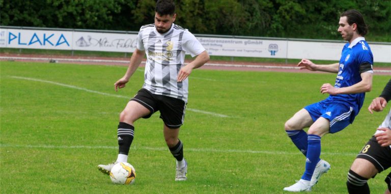 Kadir Kavakbasi (l.) und Eintracht Werne haben noch ein Saisonspiel zu absolvieren.