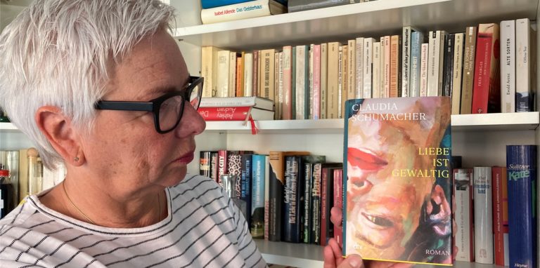 Bei den Zutaten hätte Claudia Schumacher allerdings ruhig etwas zurückhaltender sein können, ohne an Glaubwürdigkeit einzubüßen, meint Buchrezensentin Petra Berkenbusch.
