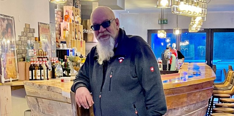 Falk Bickel in seinem maritim inspirierten Restaurant.
