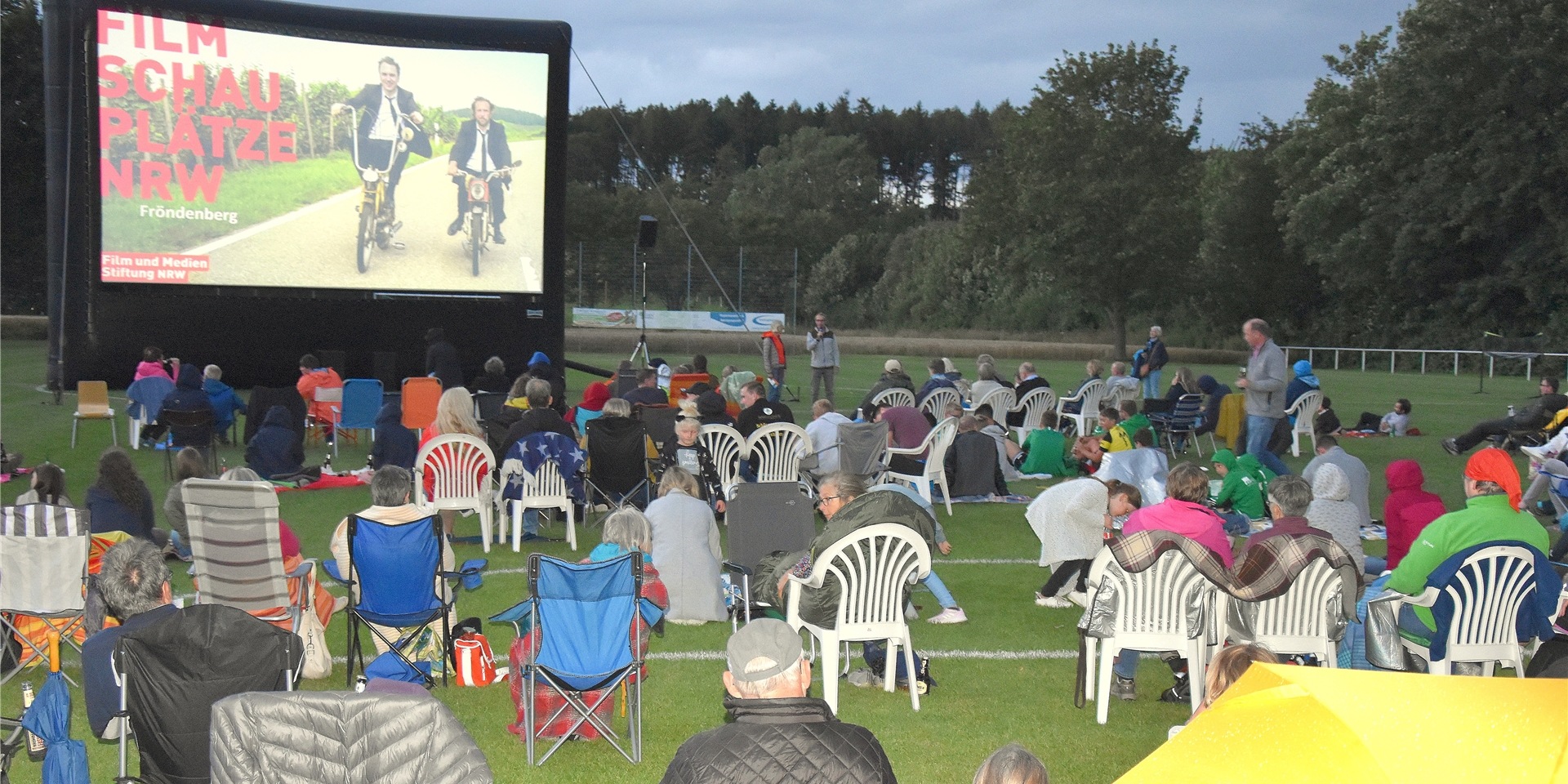 Der Film „Master Cheng in Pohjanjoki“ zog 2021 im Rahmen der Filmschauplätze NRW viele Besucherinnen und Besucher auf die Bausenhagener Alm in Fröndenberg.