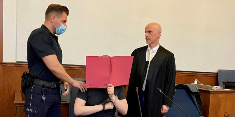 Der 30-jährige Dortmunder gestand vor Gericht, seine Mutter getötet zu haben. Das Gericht hat ihn nun verurteilt.
