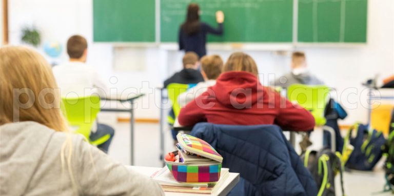 In NRW schätzten insgesamt 85 Prozent der befragten Lehrer ihre persönliche Arbeitsbelastung als stark oder sehr stark ein.