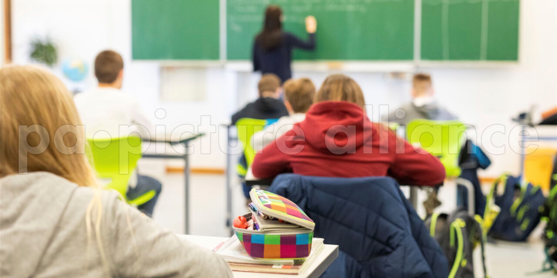 In NRW schätzten insgesamt 85 Prozent der befragten Lehrer ihre persönliche Arbeitsbelastung als stark oder sehr stark ein.