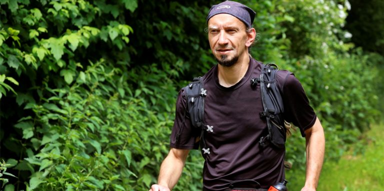 Kai Täuber ist Lehrer an der Kamener Hauptschule und läuft seit 2017 lange Stecken. Jetzt will er in 20 Tagen von Sylt bis auf die Zugspitze laufen, das sind über 1470 Kilometer.