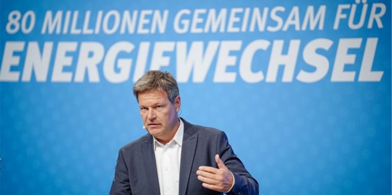 Robert Habeck (Bündnis 90/Die Grünen), Bundesminister für Wirtschaft und Klimaschutz, stellt die Kampagne „80 Millionen gemeinsam für Energiewechsel“ vor.
