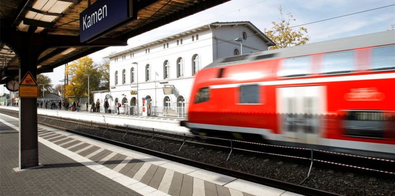 Auf dem Bahnsteig im Bahnhof Kamen kam es zu einem ungewöhnlichen Polizeieinsatz: Eine unerlaubte Zigarette war Ausgangspunkt.