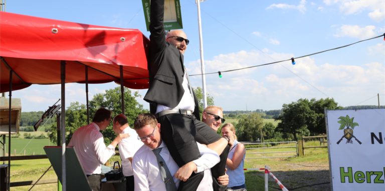 Die Freude war nach dem Runkelschießen groß, es wurde noch lange in die Nacht hinein gefeiert.