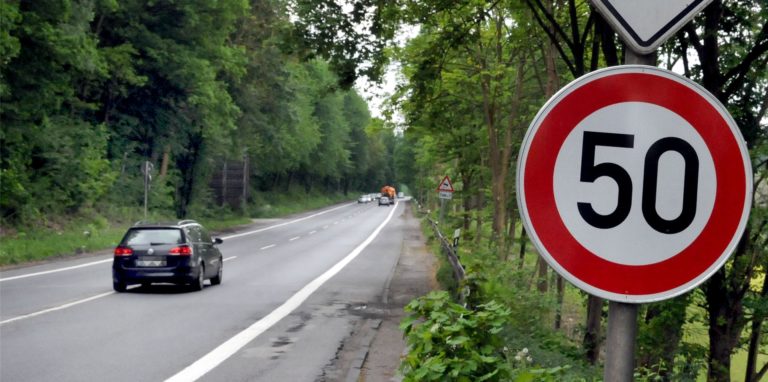 Auf der Ruhrtalstraße kam es am Montag (13.6.) zu einem Auffahrunfall.