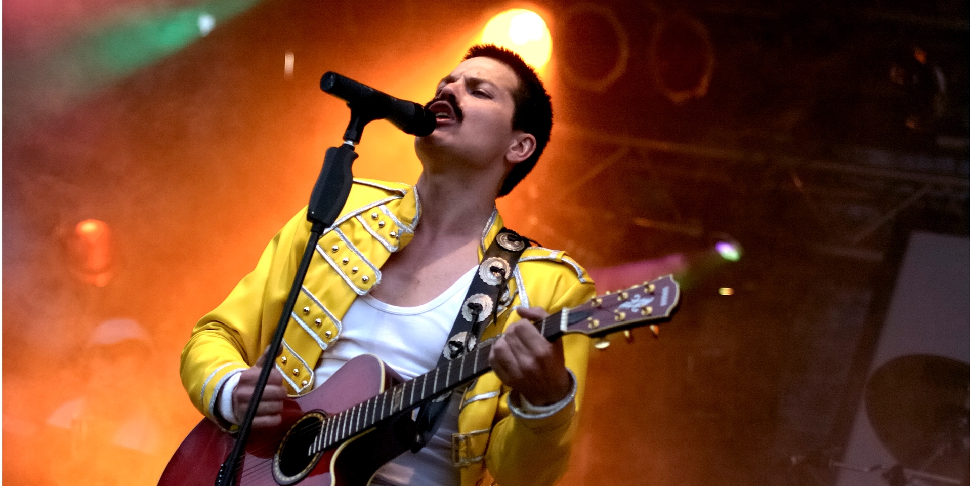 Die Revival-Band „God save the Queen“ ist im Oktober auf der Wilhelmshöhe in Menden zu erleben. Sänger Harry Rose kommt seinem Vorbild Freddie Mercury sehr nahe.