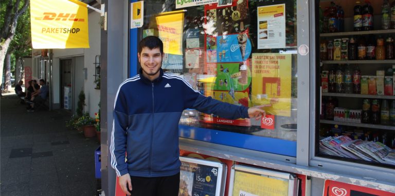 Doguhan Armut und seine Familie bieten in ihrem Kiosk nun auch den DHL-Paket-Service an.