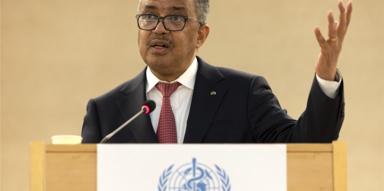 Tedros Adhanom Ghebreyesus, Generaldirektor der Weltgesundheitsorganisation (WHO), hält eine Rede.