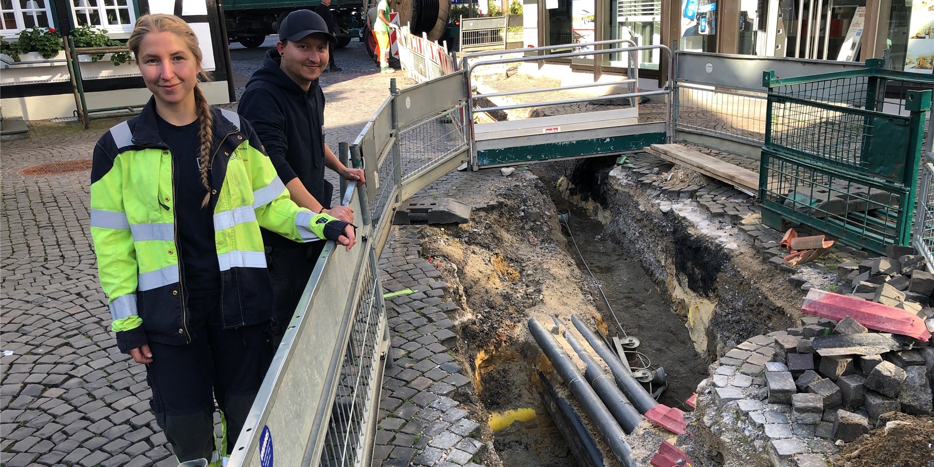 Der nächste Abschnitt der Fußgängerzone wird in der Hertingerstraße neu gebaut. Die Stadtwerke verlegen bereits neue Stromleitungen.