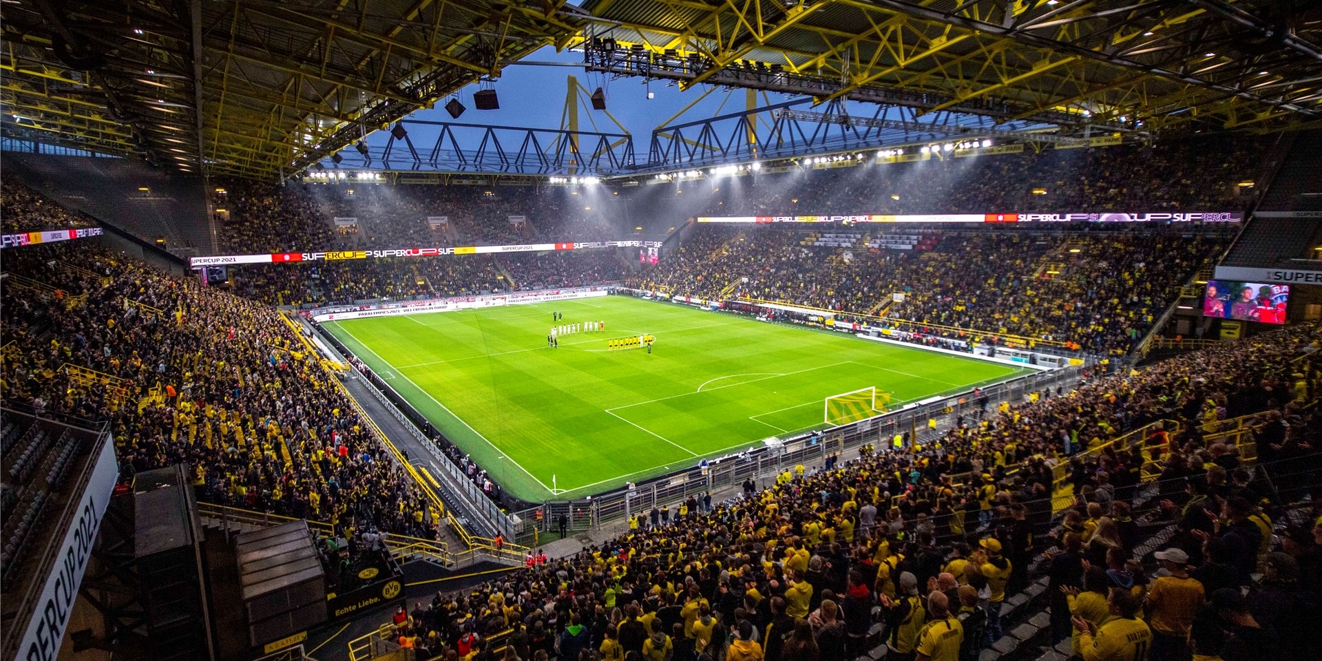Die BVB-Fans im Signal Iduna Park.