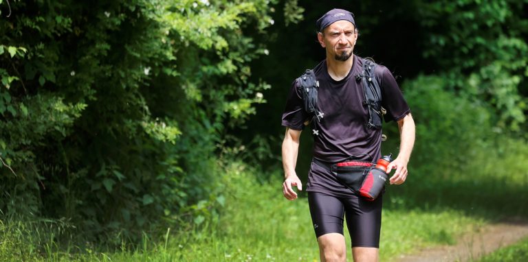 Kai Täuber ist Lehrer an der Kamener Hauptschule und läuft Ultramarathons. Jetzt will er in 20 Tagen von Sylt bis auf die Zugspitze laufen, das sind etwa 1470 Kilometer.