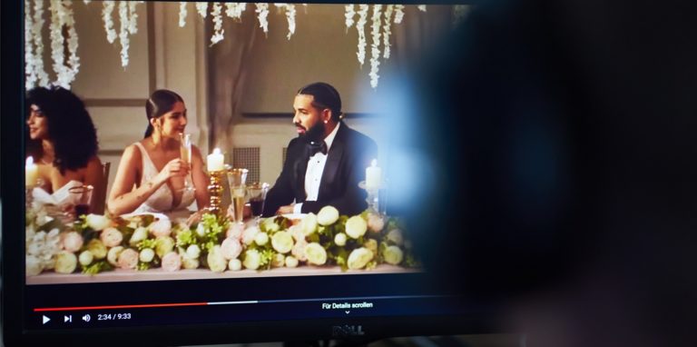 Die Dortmunderin Lisa Straube flirtet mit Rapper Drake in dessen neuen Musikvideo.