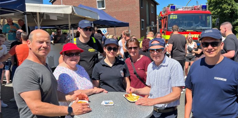 Volles Haus bei der Feuerwehr in Heil: Zum Frühschoppen kamen die Gäste früh – und die meisten blieben bis zum Ende am frühen Abend.