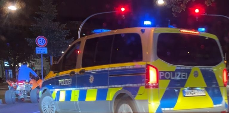 Die Polizei hat zwei Quad-Fahrer in der Nacht zu Sonntag am Wall kontrolliert.