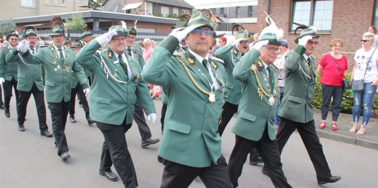 Mit dem Festumzug durch das „Dorf Wethmar“ endeten am Sonntagnachmittag die viertägigen Feierlichkeiten des Schützen-Vereins Wethmar.
