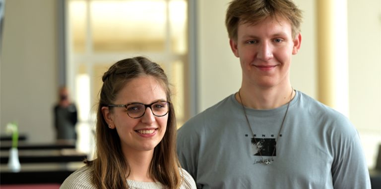 Teresa Franke (LIGA Lünen) und Jan Fomrath (Fridays for Future Lünen) haben sich das Theaterstück „Nalu und das Polymeer“ vom Festival Junges Theater angesehen.