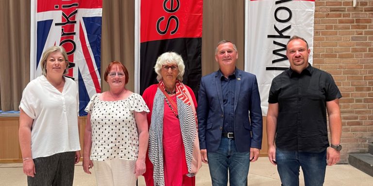 Monika Zientz vom Partnerschaftsverein Selm (Mitte) bekam Besuch von Denise Rollo (l.) und Barbara Cannon aus Workington sowie Bogusław Kamiński und Hila Wojciech (r.) aus Iwkowa.