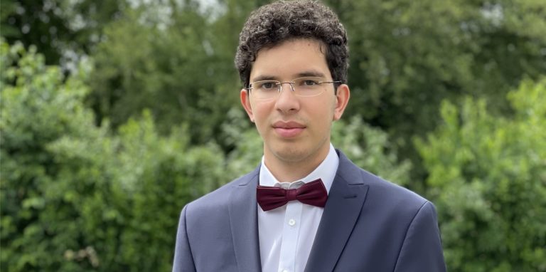 Samuel Khadra (18) am Abend des Abiballs. Er ist Schülersprecher des Ruhrtal-Gymnasiums und hat bei der Organisation der Abifeier geholfen. Mit uns hat er auch über die Polizeieinsätze an dem Abend gesprochen.