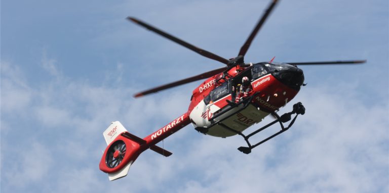 Ein 22-jähriger Motorradfahrer musste nach einem Unfall ins Krankenhaus geflogen werden. (Symbolbild)