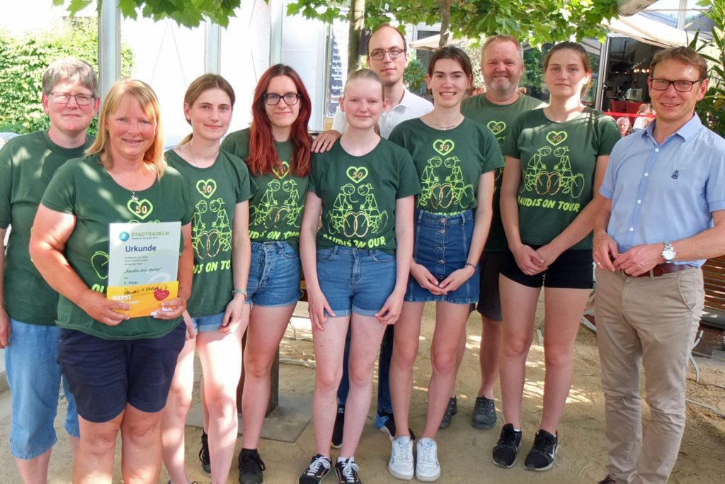 Das Team „Raudis und Oldies“ errang den 2. Platz im Rahmen des Wettbewerbs „Fahrradaktivste Familie“. Das Team „Raudis und Oldies“ errang den 2. Platz im Rahmen des Wettbewerbs „Fahrradaktivste Familie“.