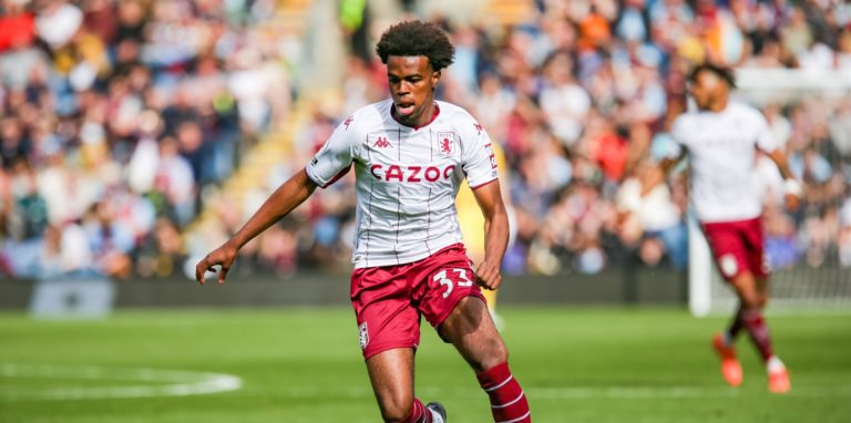 Carney Chukwuemeka am Ball.