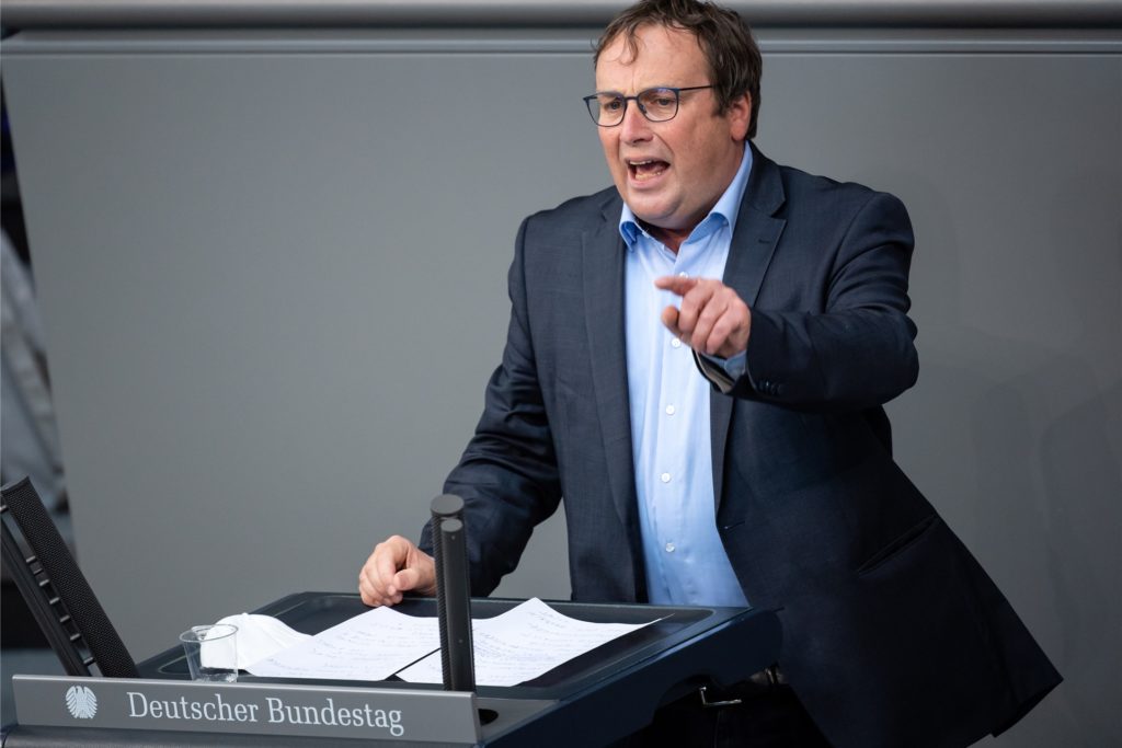 Oliver Krischer (Bündnis 90/Die Grünen) spricht bei der Plenarsitzung im Deutschen Bundestag. Oliver Krischer (Bündnis 90/Die Grünen) spricht bei der Plenarsitzung im Deutschen Bundestag.