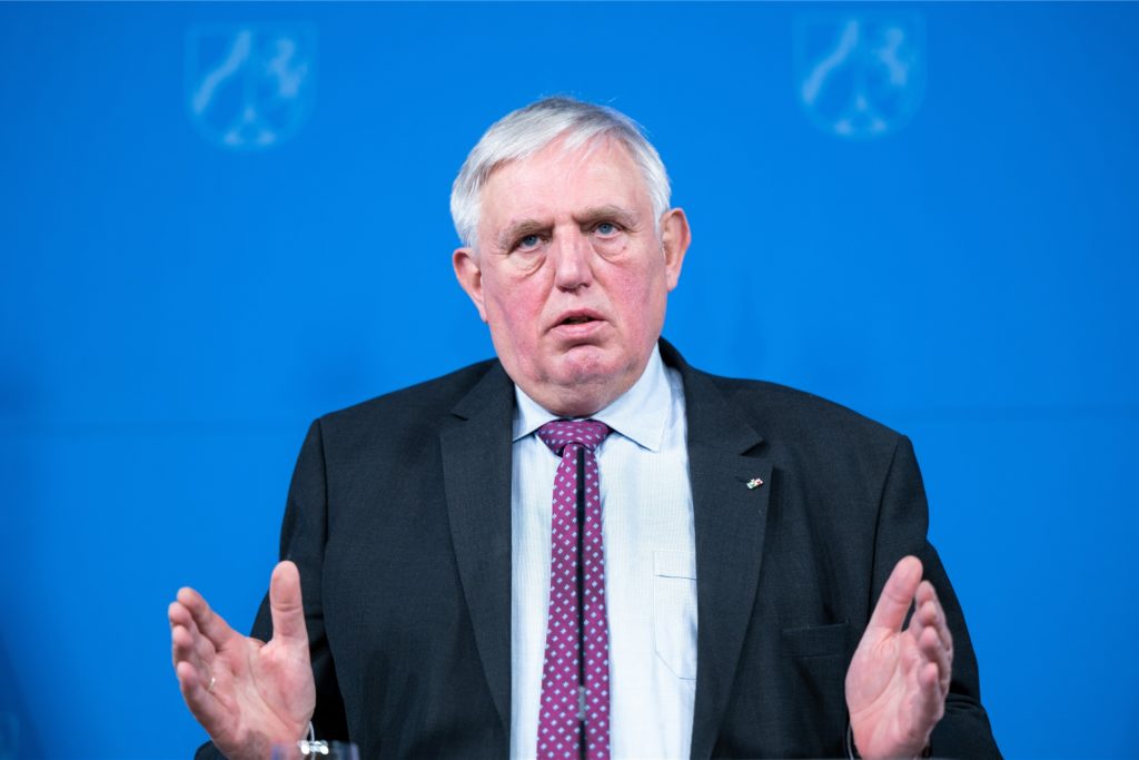 Karl-Josef Laumann (CDU), Gesundheitsminister von Nordrhein-Westfalen, beantwortet die Fragen von Journalisten. Karl-Josef Laumann (CDU), Gesundheitsminister von Nordrhein-Westfalen, beantwortet die Fragen von Journalisten.
