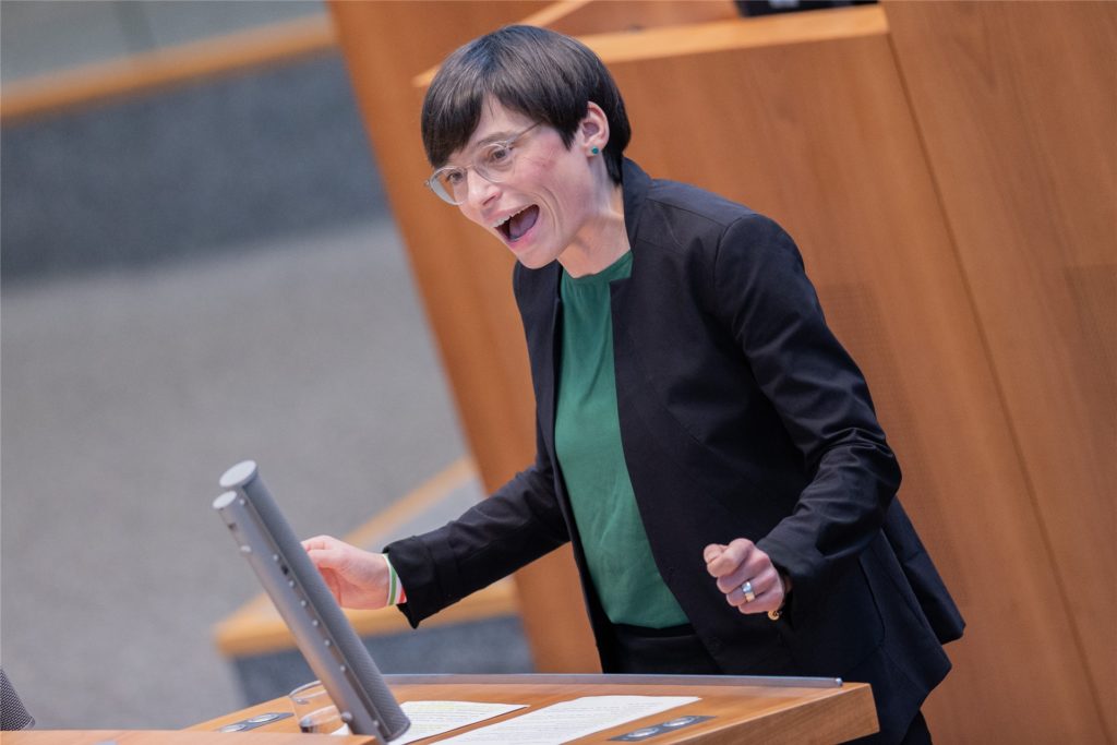 Josefine Paul (Bündnis 90/Die Grünen), spricht im Plenum des Landtags Josefine Paul (Bündnis 90/Die Grünen), spricht im Plenum des Landtags