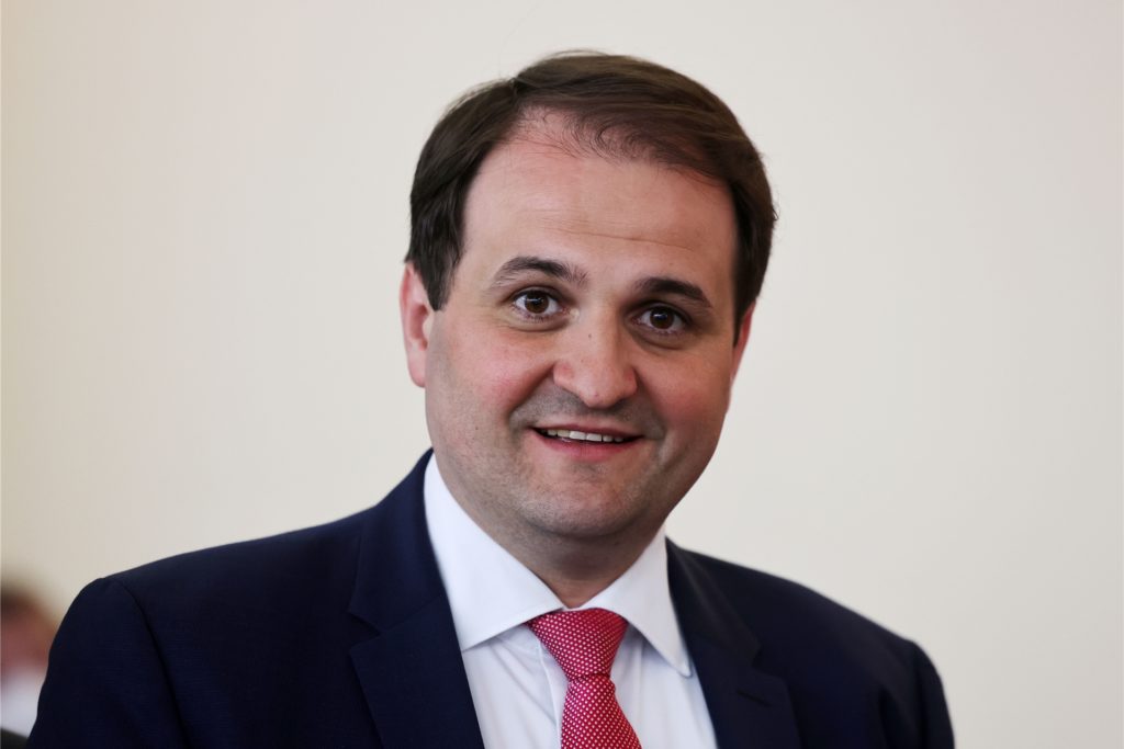 Nathanael Liminski (CDU), Chef der Staatskanzlei des Landes Nordrhein-Westfalen, kommt zu einem Empfang der Ditib. Nathanael Liminski (CDU), Chef der Staatskanzlei des Landes Nordrhein-Westfalen, kommt zu einem Empfang der Ditib.