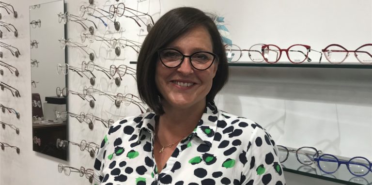Tanja Rambasky von „Der Brillenladen“ in Lünen freut sich auf eine Weltneuheit in ihrem Geschäft.