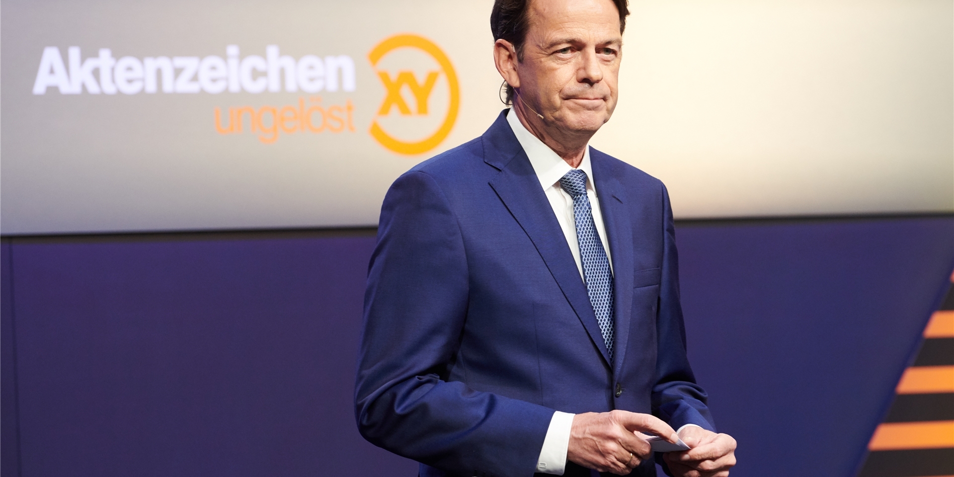 Fernsehmoderator Rudi Cerne moderiert die Verleihung des „XY-Preis – Gemeinsam gegen das Verbrechen“ im ZDF-Hauptstadtstudi