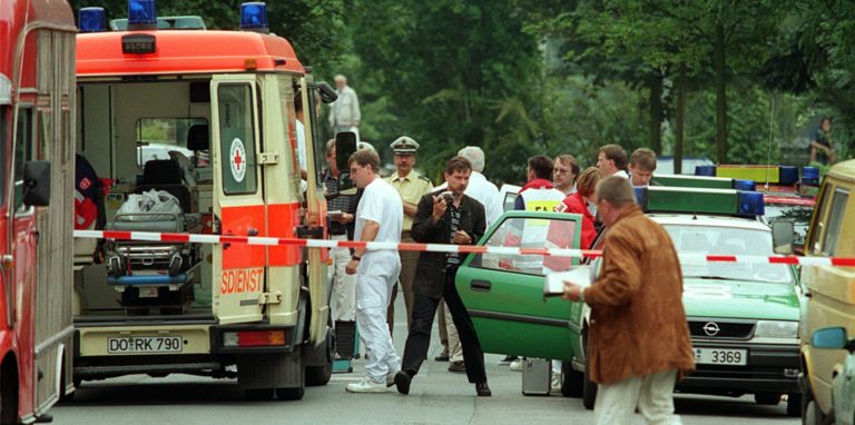Vor über 20 Jahren tötete der Dortmunder Neonazi Michael Berger drei Polizisten. Der Fall wird nun neu aufgerollt.