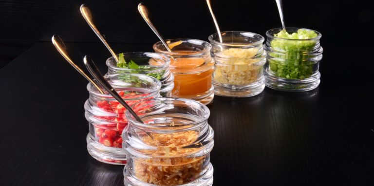 Ob zu Fleisch, Würstchen oder gegrilltem Gemüse – diese Dips sind das Tüpfelchen auf dem I.