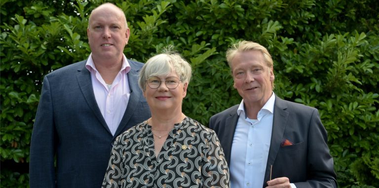 Rotary Club Selm: Martin Alm (der designierte Nachfolger 2023) Hanneliese Palm und Dr. Heinrich Schulze Altcappenberg.