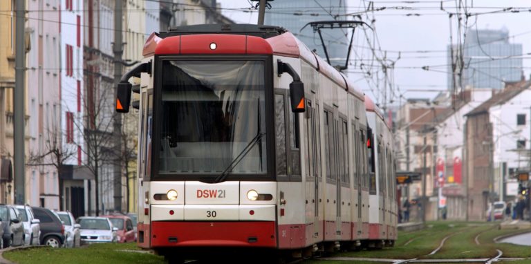 Kurz vor der Haltestelle Funkenburg, musste eine Straßenbahn eine Vollbremsung einleiten, zwei Insassen wurden leicht verletzt.