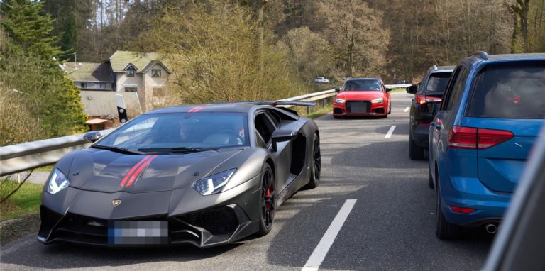 Die Dortmunder Polizei beschlagnahmte einen schwarzen Lamborghini (Symbolbild).
