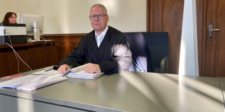 Rechtsanwalt Michael Liedtke verteidigt den 27-Jährigen, der vergangenes Jahr in Lünen jemanden mit dem Messer attackiert hatte.