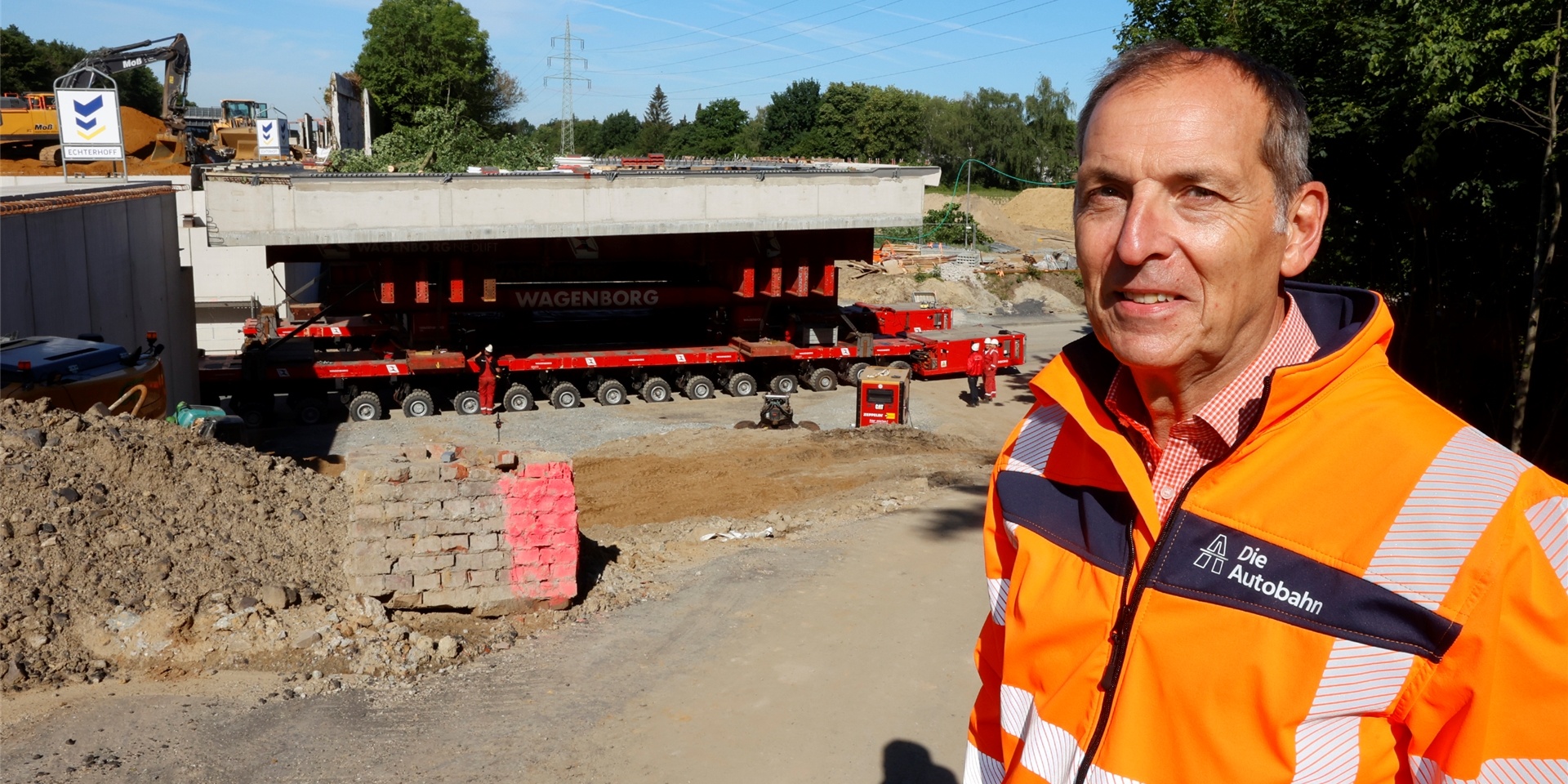 Bauingenieur Franz Fischer vor der neuen Brücke an der Autobahn 2. Dort steht nun der Abriss einer weiteren Brücke bevor.