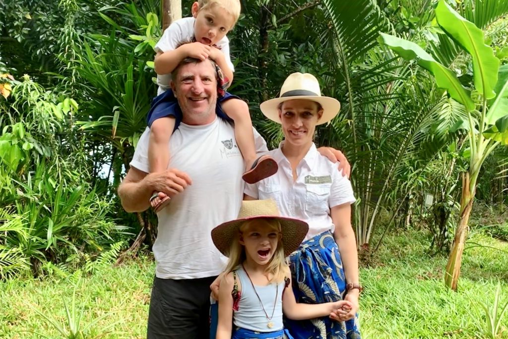 Maria und Pierre Bester mit ihren Kindern Charlie (oben) und Salma.