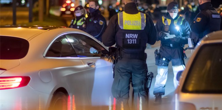 Die Dortmunder Polizei kontrollierte über 100 Autofahrer in Dortmund. Symbolbild.