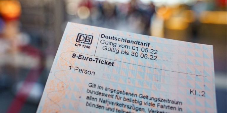 Ein für Juni gültiges 9-Euro-Ticket.